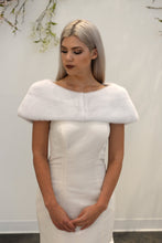 Cargar imagen en el visor de la galería, Mink Fur Wrap