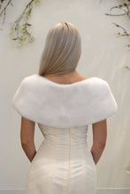 Cargar imagen en el visor de la galería, Mink Fur Wrap