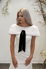 Charger l'image dans la galerie, Mink Fur Wrap