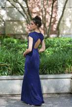 Charger l'image dans la galerie, Key Hole Crepe Gown