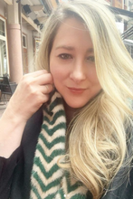 Charger l'image dans la galerie, Chevron Cashmere Mink Trim Cape