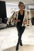 Charger l'image dans la galerie, Mink Cape